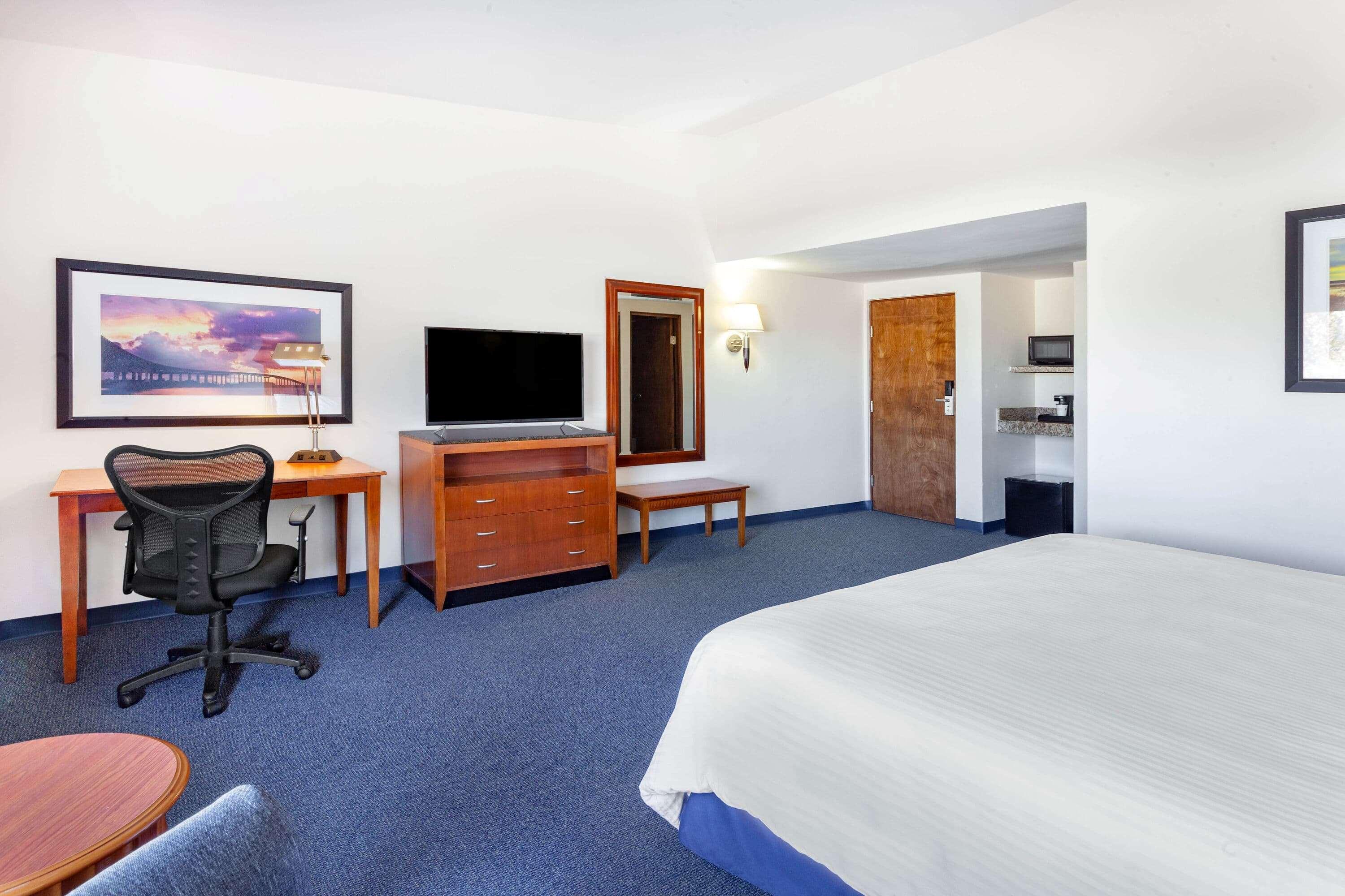 Days Inn By Wyndham Пьедрас-Неграс Экстерьер фото